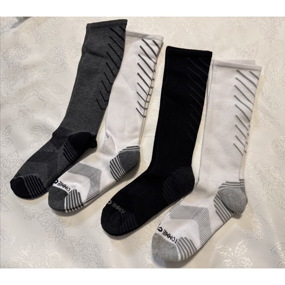 Tommie Copper 4 Pack SnugStay Knee High Compression Socks Black White 7-9.5 M